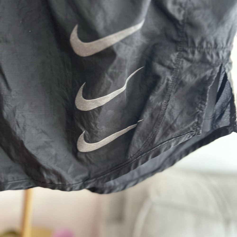 Nike Running Run Division tempo luxe 2in1 shorts in black Size L - Picture 4 of 10